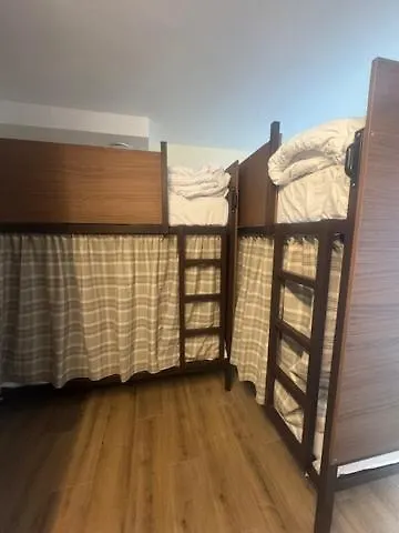 El Albuergo Hostel *